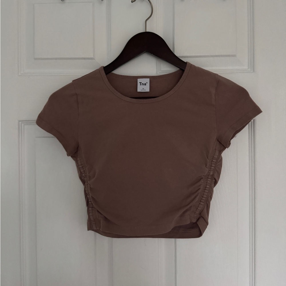 TNA Aritzia Ruched Side Crop Tee in Taupe